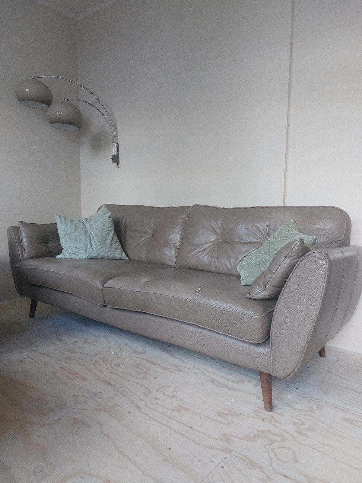 4-zits leren bank van Dfs retro look, Huis en Inrichting, Gebruikt, Ophalen of Verzenden, Retro, 200 tot 250 cm