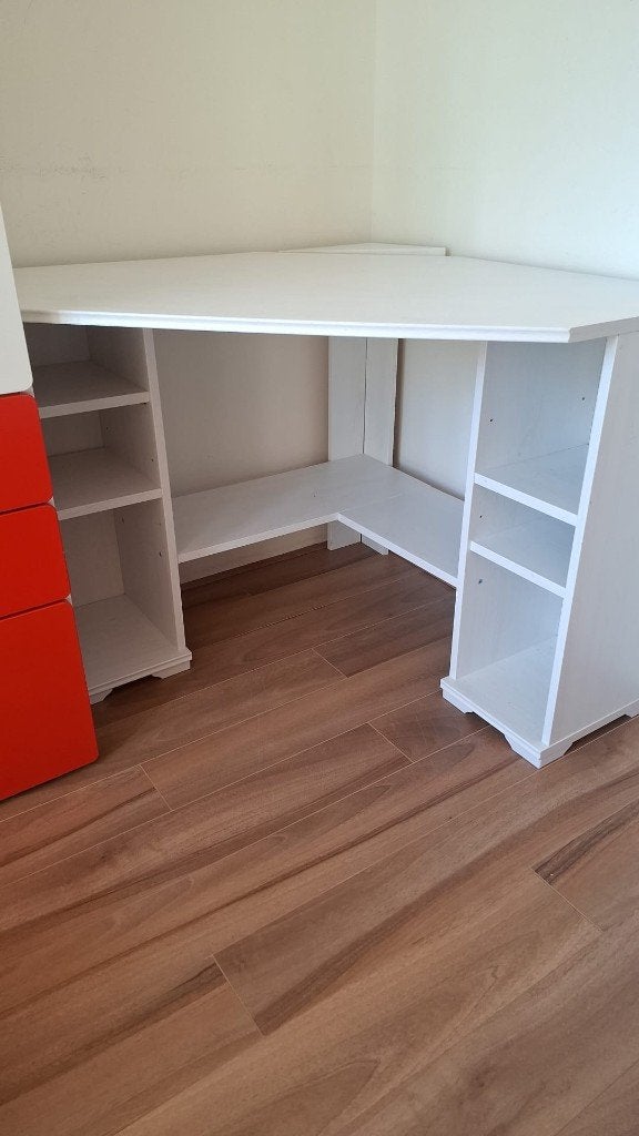White Corner Desk with Shelves – Children's/Kids Room, Ophalen, Zo goed als nieuw, Tafel(s) en Stoel(en)