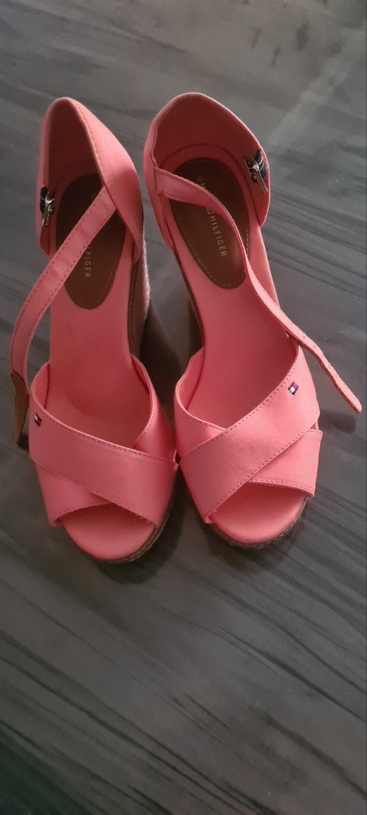 Tommy Hilfiger Sandalen - Zo goed als nieuw, Ophalen of Verzenden
