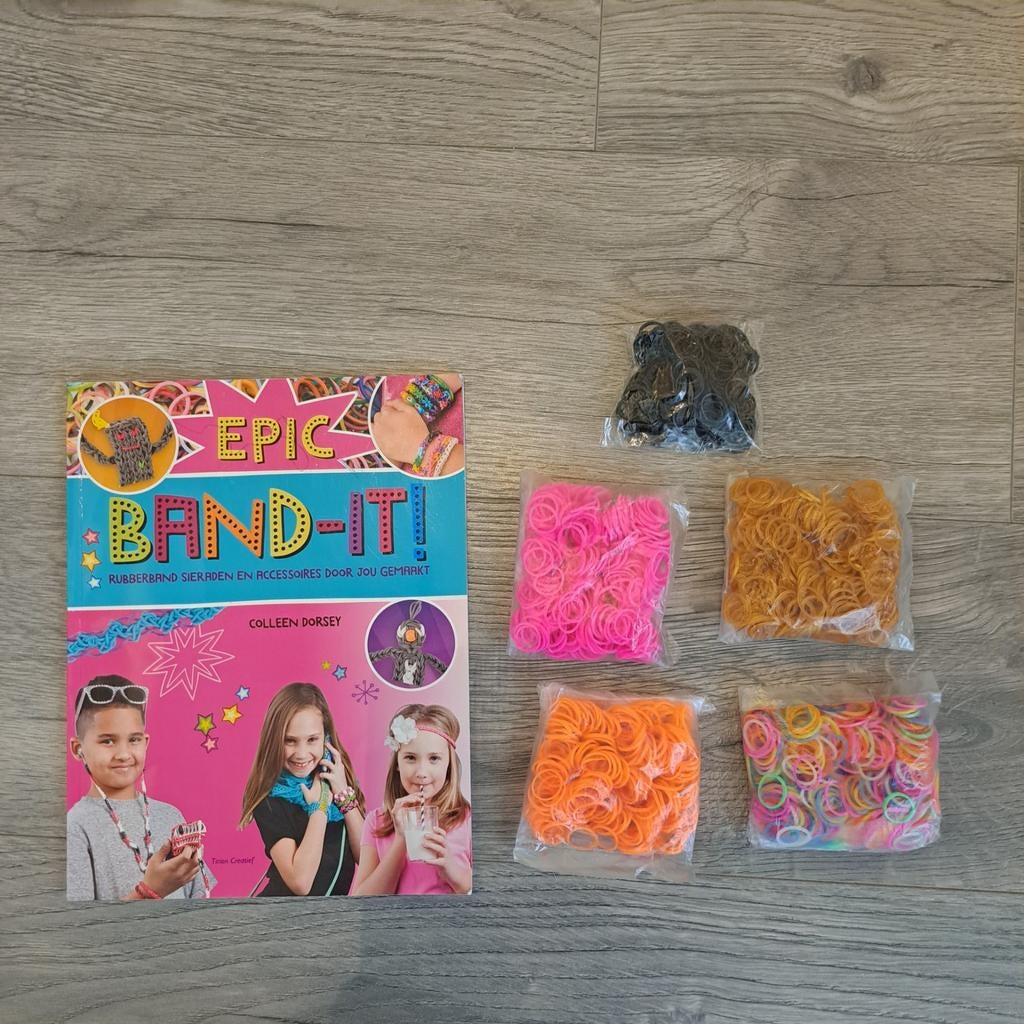 Nieuwe loomset, 1400  loombandjes & loomboek., Ophalen of Verzenden, Nieuw
