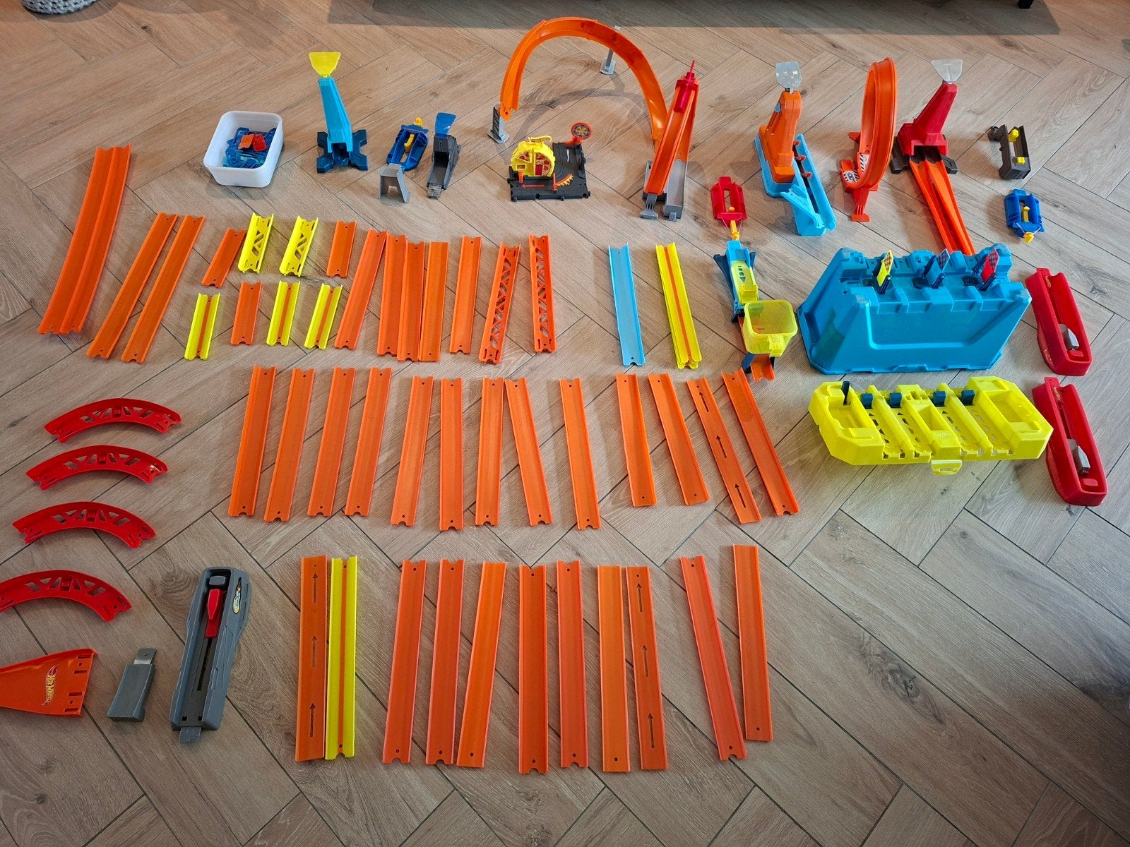 Grote Hot Wheels Racebaan Set met Veel Baandelen en Loopings, Kinderen en Baby's, Speelgoed | Racebanen, Ophalen