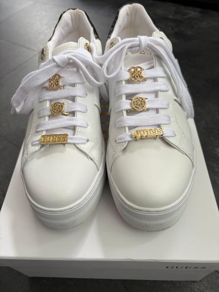 Guess sneakers schoenen , wit maat 39 zgan, Wit, Ophalen of Verzenden, Sneakers of Gympen, Zo goed als nieuw