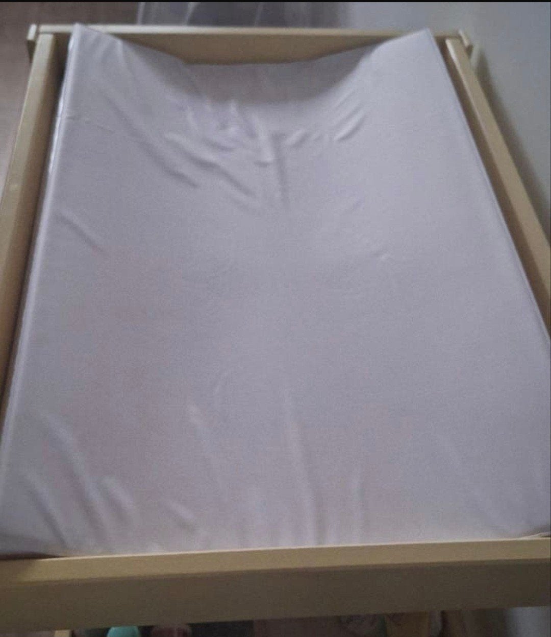 Diaper changing table with very hygienic matress, Kinderen en Baby's, Kinderkamer | Commodes en Kasten, Ophalen of Verzenden, 50 tot 70 cm