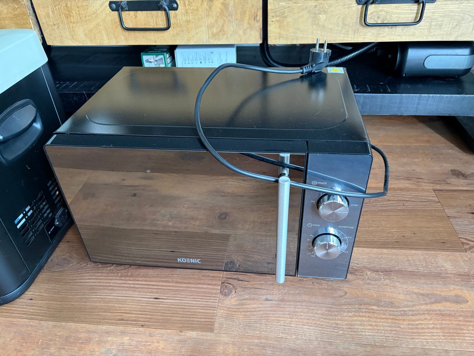 Koenic Magnetron 700W - Compact en Vrijstaand, Minder dan 45 cm, Ophalen of Verzenden, Draaiplateau, Vrijstaand
