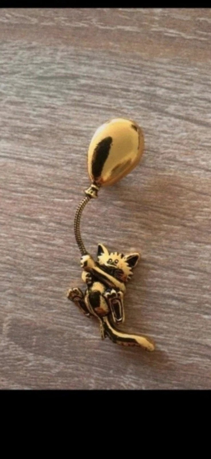 Nieuwe Broche Kat met Ballon - Goudkleurig, Overige materialen, 4 tot 7 cm, Nieuw, Ophalen of Verzenden