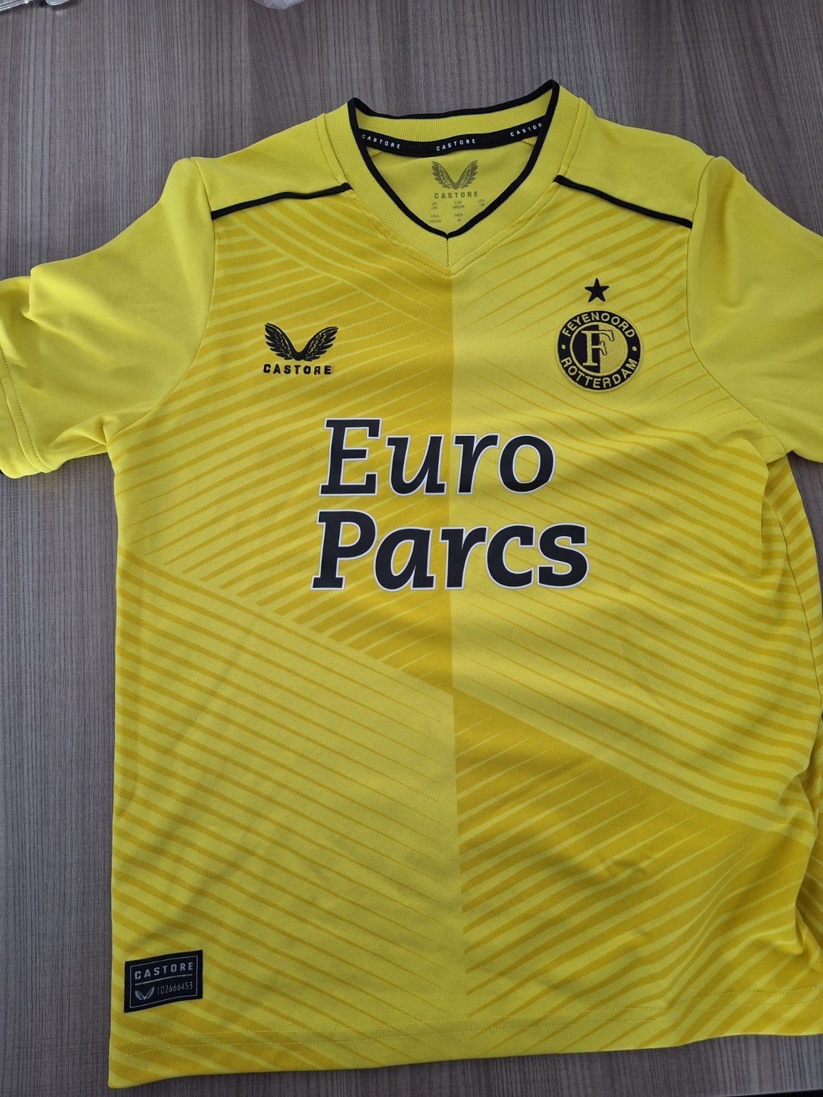 Feyenoord keepersshirt 2023/2024 - Geel - Maat 146, Ophalen of Verzenden, Zo goed als nieuw, Jongen of Meisje, Shirt of Longsleeve