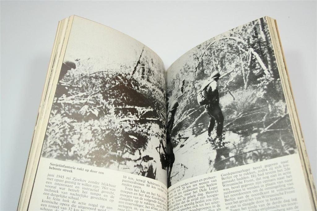 De Laatste Dagen van Berlijn — 2e Wereldoorlog [1973], Ophalen of Verzenden, Tweede Wereldoorlog, Gelezen, Overige onderwerpen