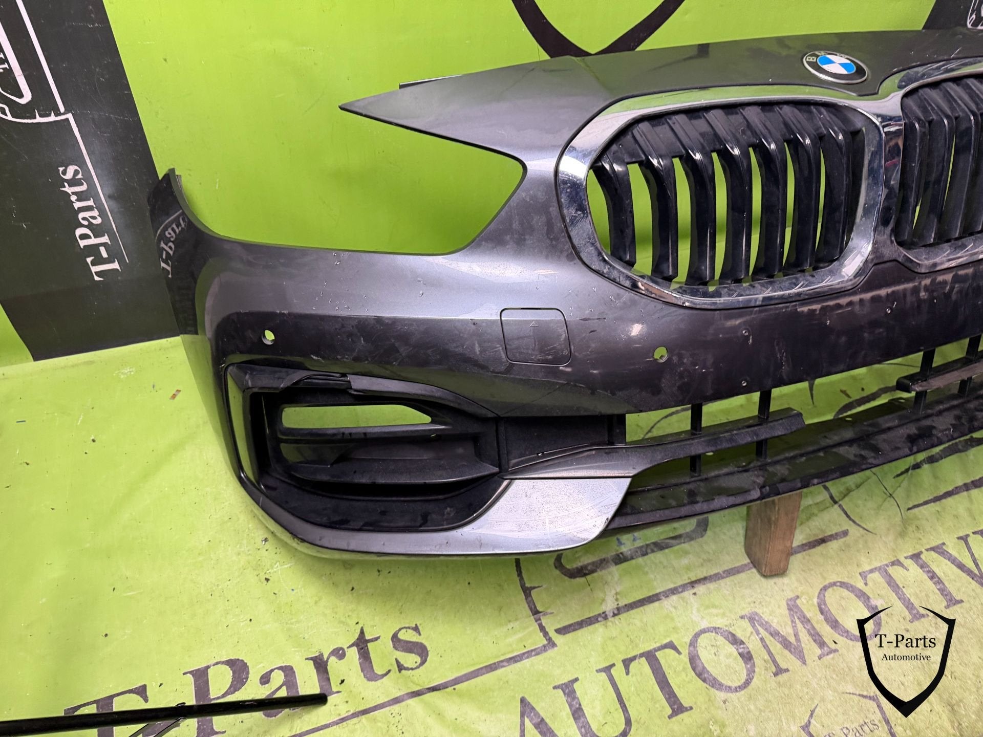 bmw 1 serie F40 bumper voorbumper 18+, Petuelring 130
80788  Munich, DE, Gebruikt, Info@bmw.de, Ophalen of Verzenden
