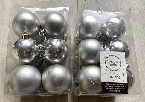 Kerstballen zilver/grijs nieuw 12 stuks per doosje, Diversen, Kerst, Ophalen of Verzenden, Nieuw
