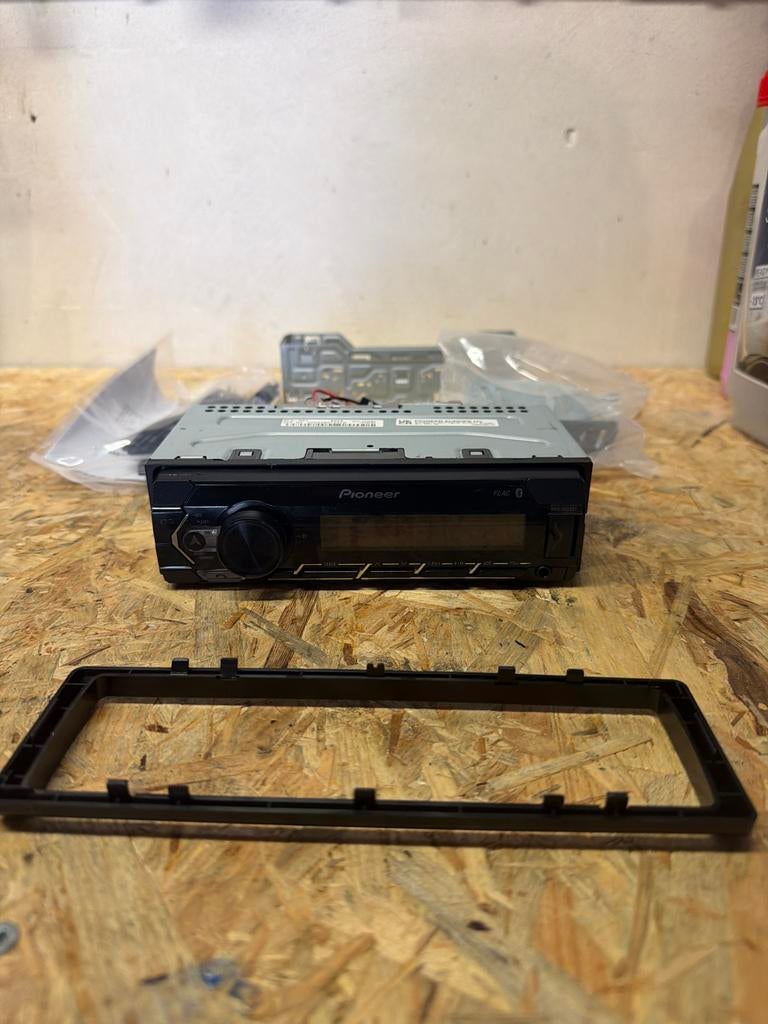 Pioneer MVH-S320BT Autoradio met Bluetooth, Ophalen of Verzenden, Zo goed als nieuw