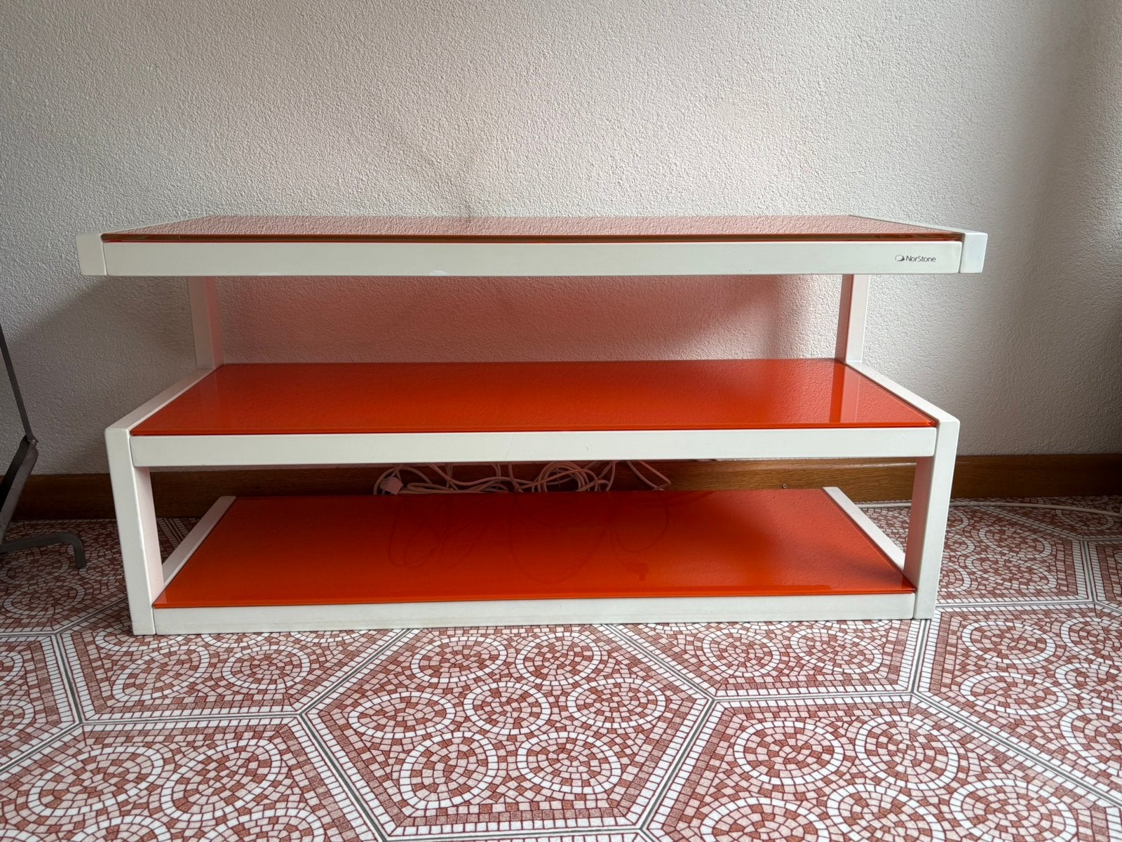 NorStone ESSE AV audio/video meubel in wit met oranje glas, Ophalen, Gebruikt