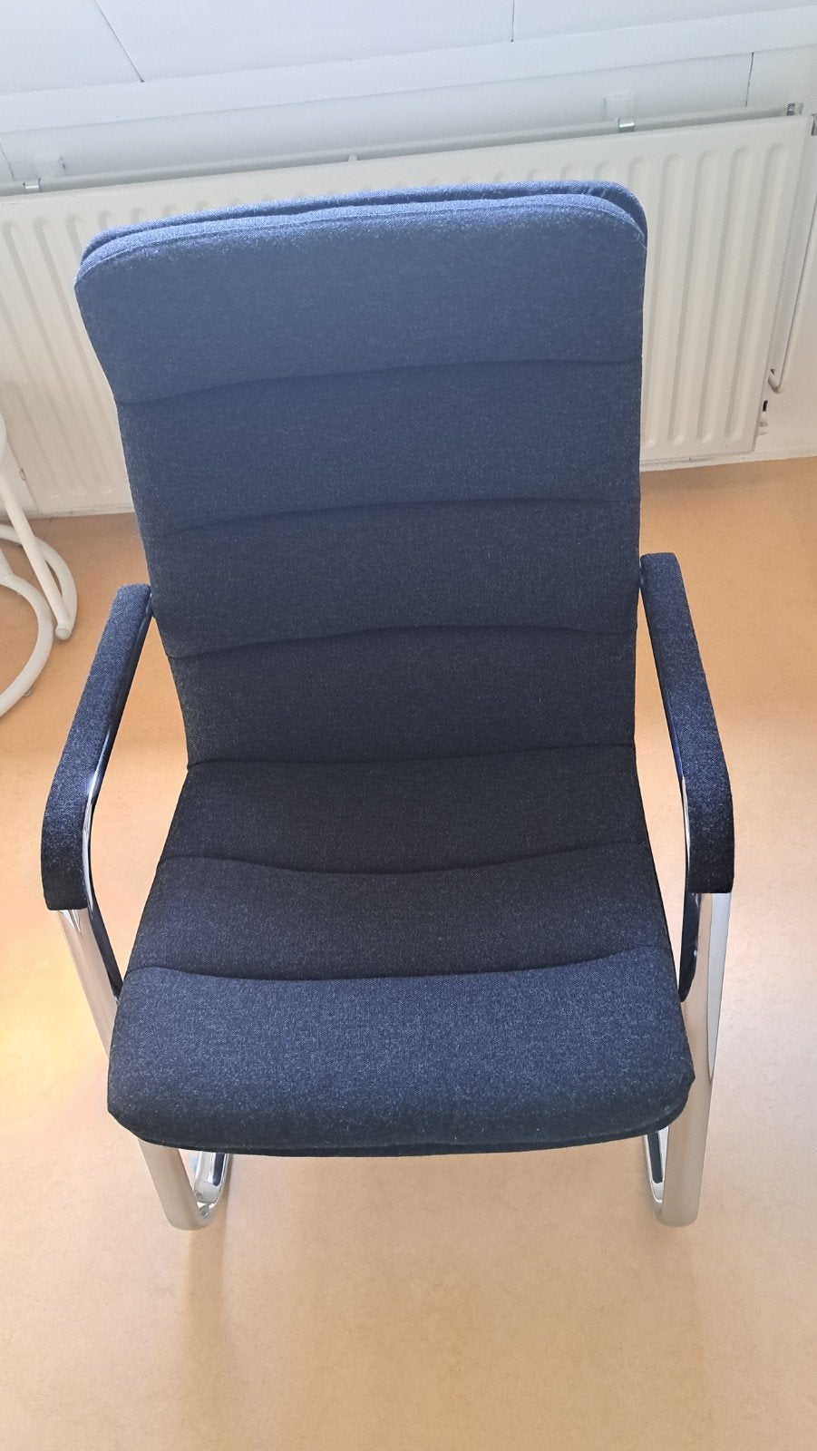 Bureau / vergaderstoel - Zwarte stof, chroom onderstel, Ophalen, Gebruikt, Zwart, Stof