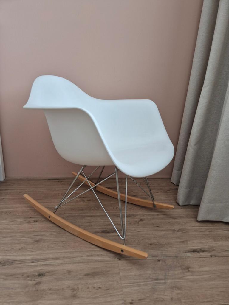 Eames stijl schommelstoel wit, Huis en Inrichting, Ophalen, Gebruikt, Wit, Eén