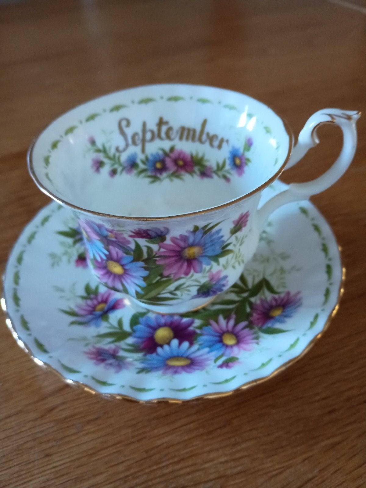Royal Albert Michaelmas Daisy September theekop en schotel, Antiek en Kunst, Ophalen of Verzenden