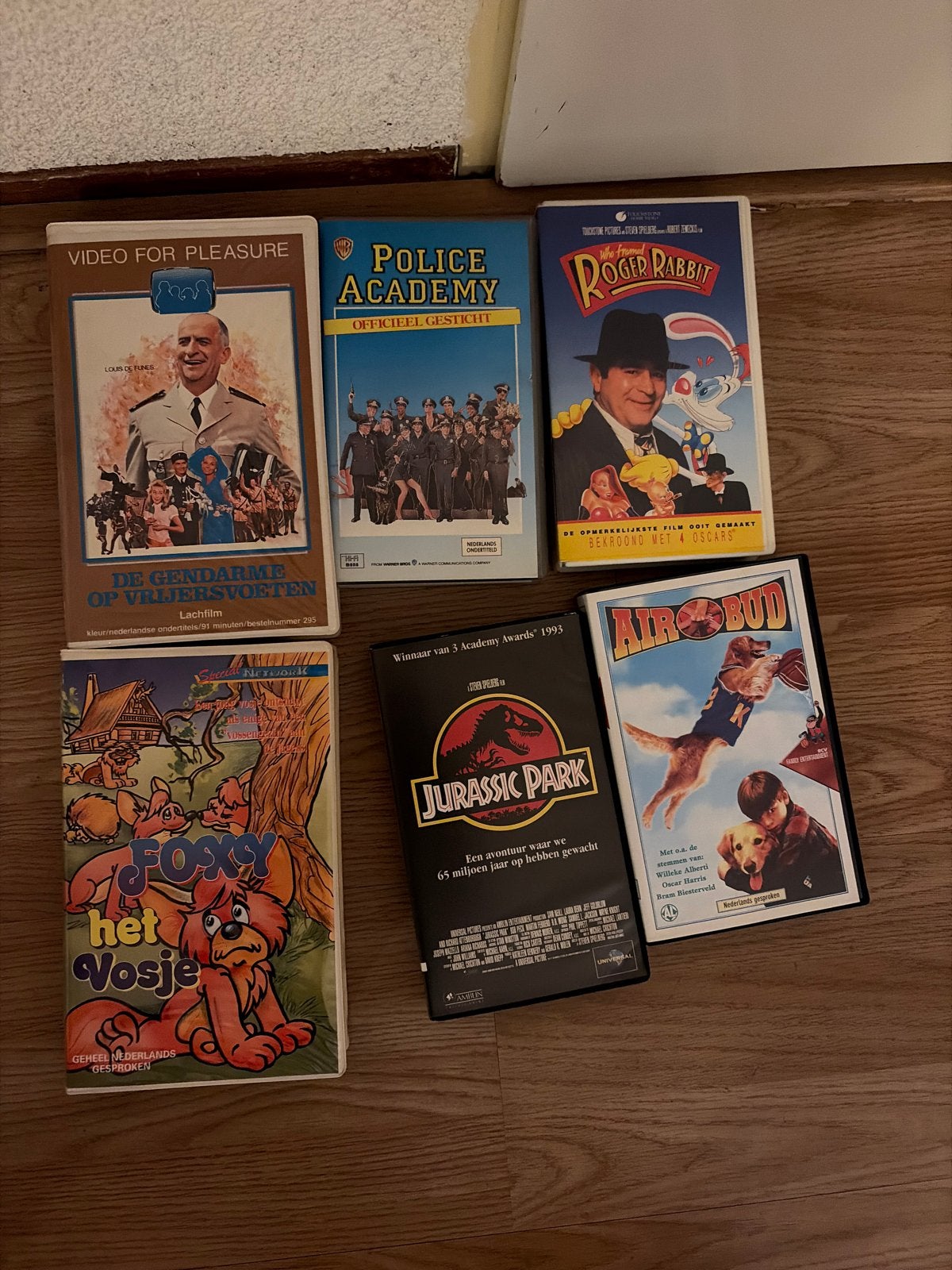 6 videobanden: Jurassic Park, Roger Rabbit, Police Academy e, Cd's en Dvd's, VHS | Film, Nederlands ondertiteld, Gebruikt, Alle leeftijden