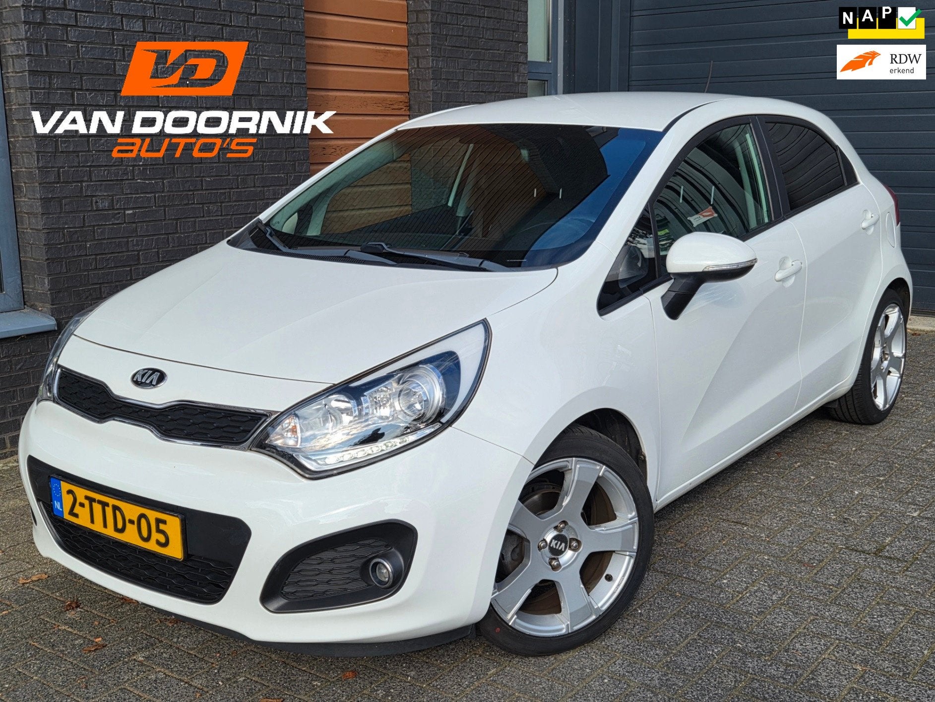 Kia Rio 1.2 CVVT World Cup Edition Airco/Cruise Control/5-De, Auto's, Zwart, 4 cilinders, Wit, Bedrijf