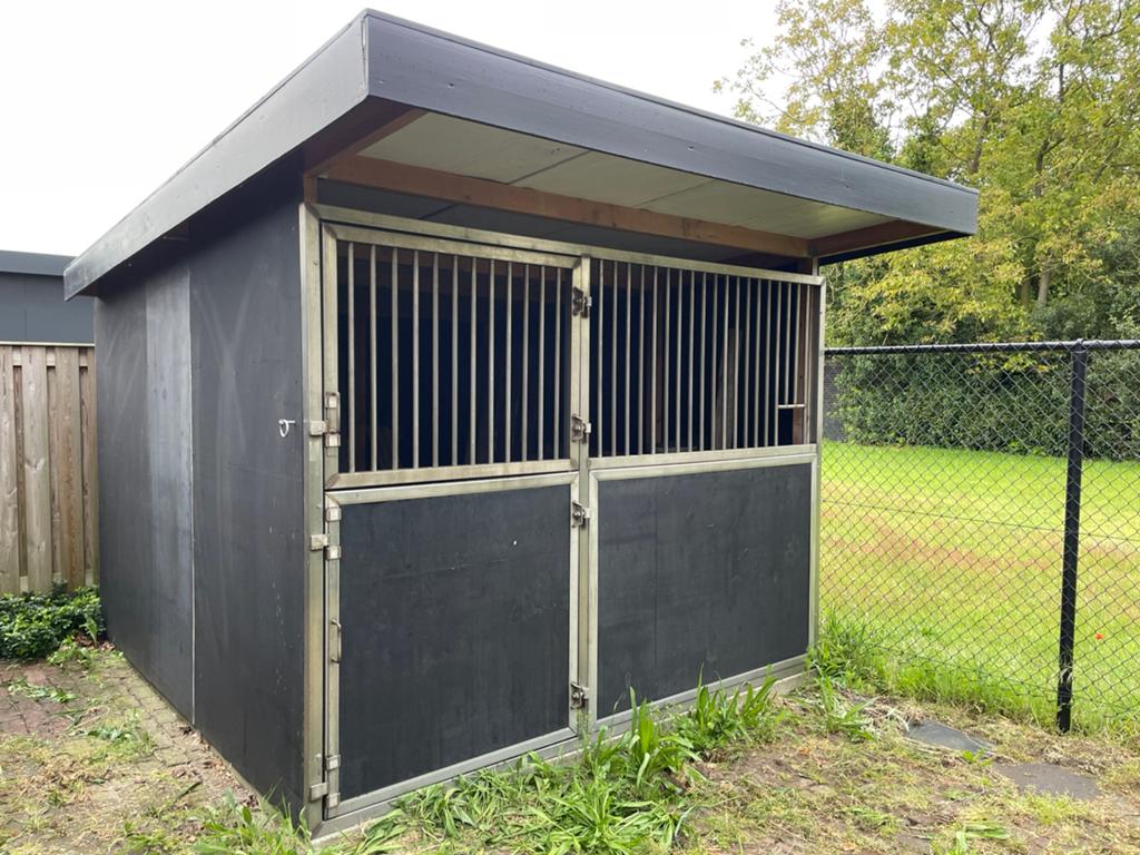 Paardenstal met RVS voorfront 3m, Dieren en Toebehoren, 1 paard of pony