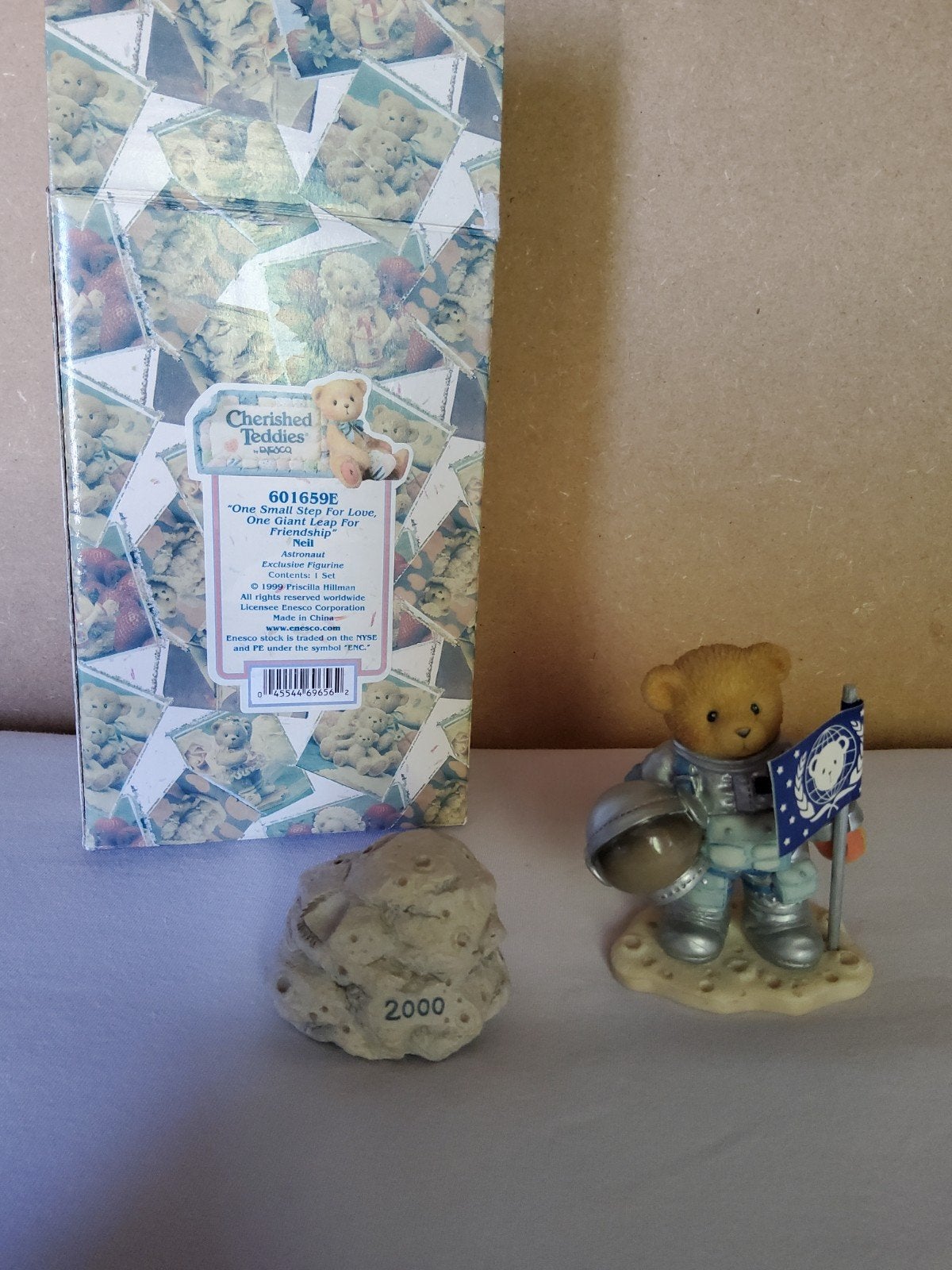 Cherished teddie Neil, Verzamelen, Beren en Cherished Teddies, Ophalen of Verzenden, Zo goed als nieuw, Beeldje, Cherished Teddies