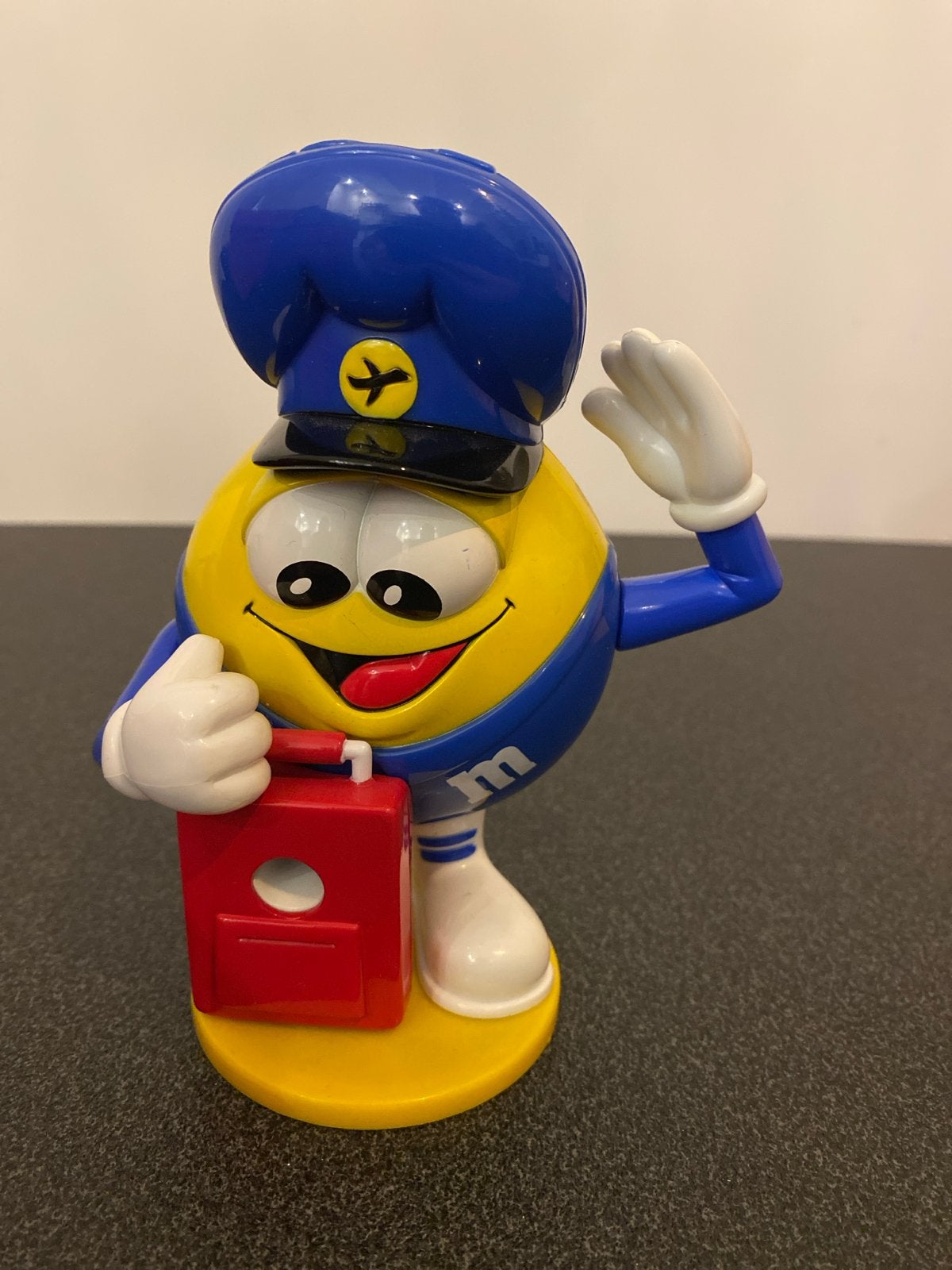 M&M's Piloot Figuur - Geel M&M met Koffer, Verzamelen, Ophalen of Verzenden, Zo goed als nieuw, Gebruiksvoorwerp