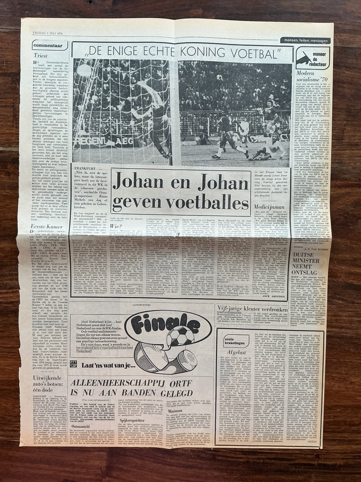 Voetbal krantenartikel WK 1974 na Nederland Brazilië, Ophalen of Verzenden, Knipsel(s)