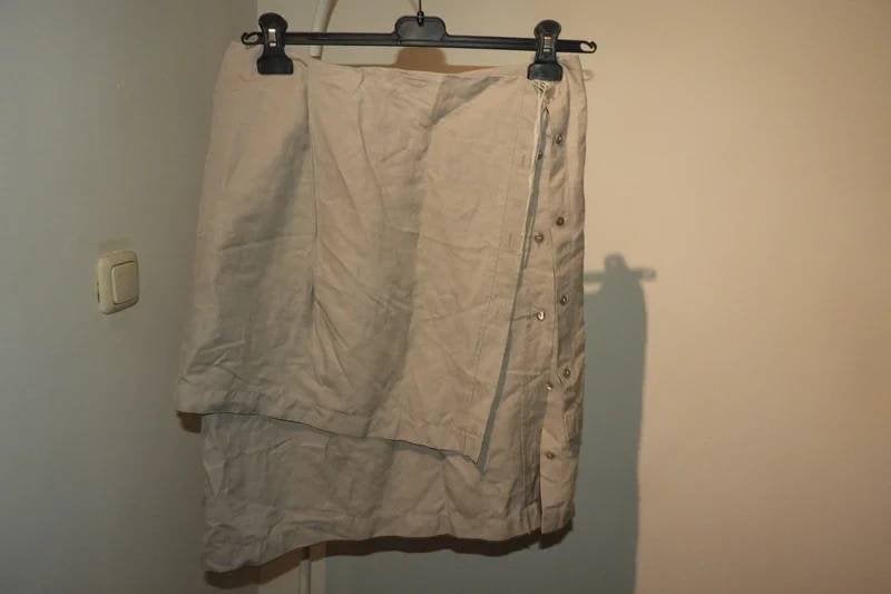Dries van Noten zand kleurige rok uitlopend aparte knopen 40