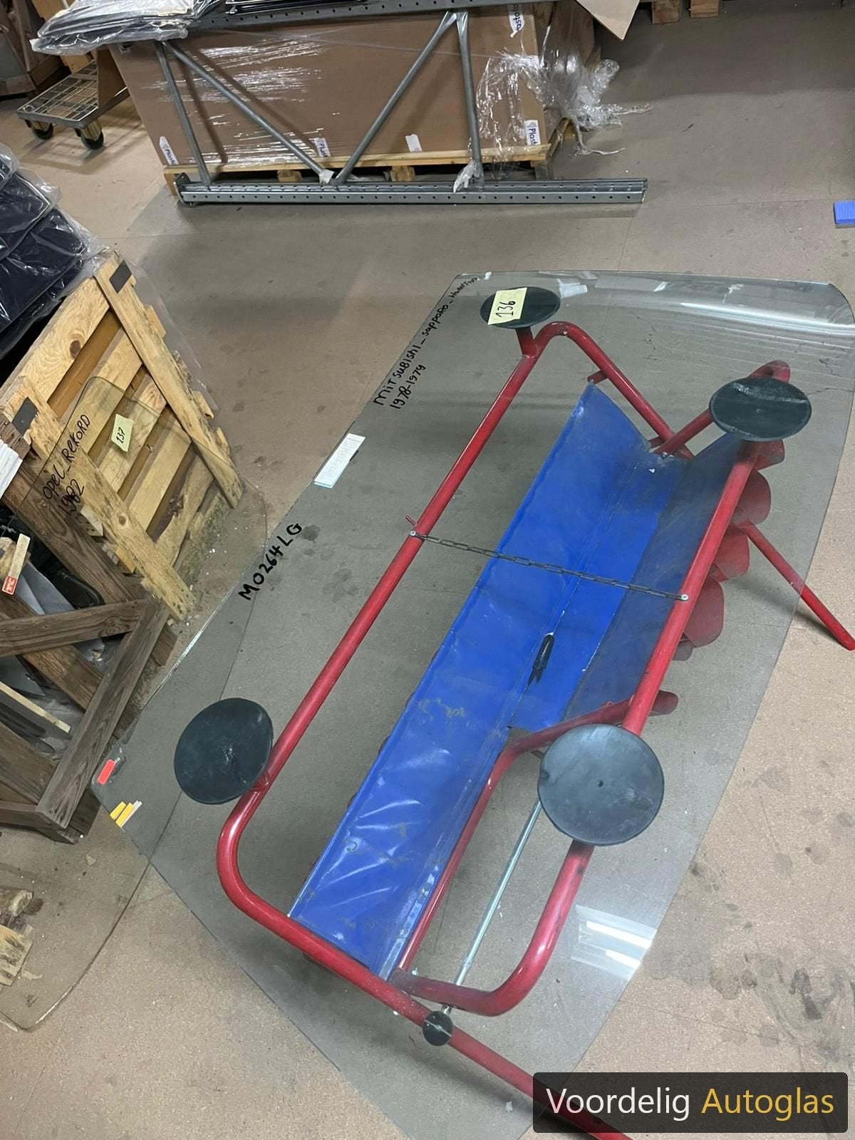 MITSUBISHI SAPPORO / LAMBDA 77 - 81 CPE VOORRUIT GELAAGD BLA, -, -, Nieuw, Ophalen of Verzenden