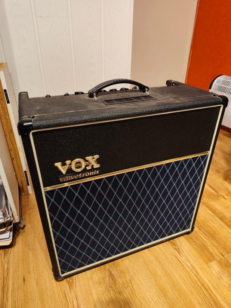 VOX Valvetronix Gitaarversterker, Ophalen, Gebruikt, Gitaar
