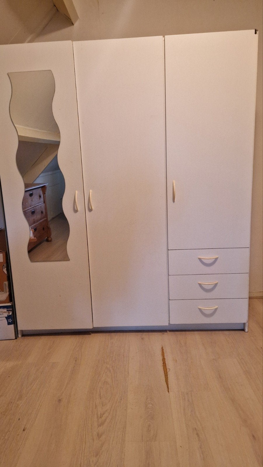 Witte linnenkast met spiegel en lades, Huis en Inrichting, Ophalen, Gebruikt, Met lade(s)
