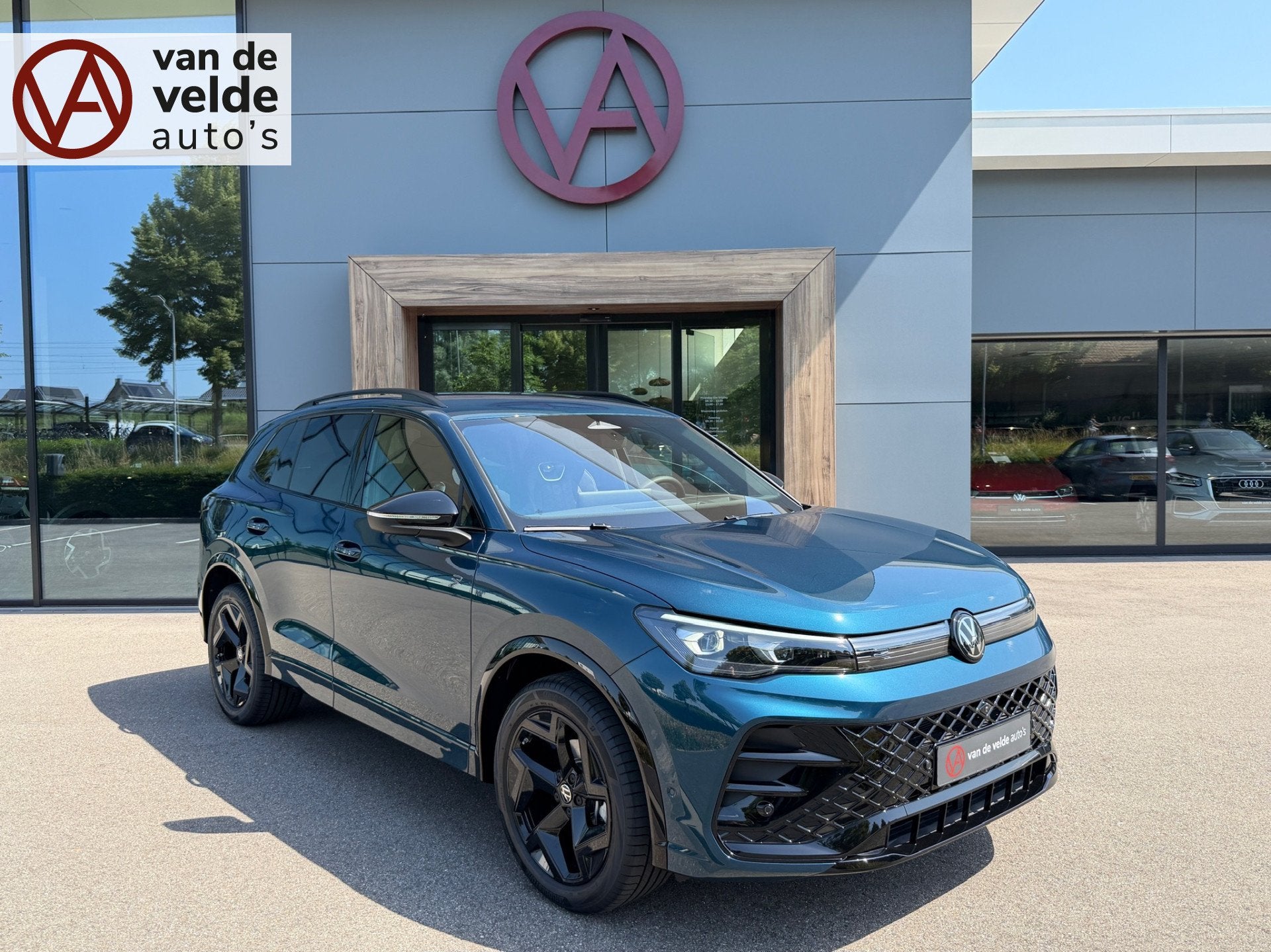 Volkswagen Tiguan 1.5 eTSI 150pk DSG R-Line | Black line | 3, 12 maanden, Zwart, 4 cilinders, Blauw