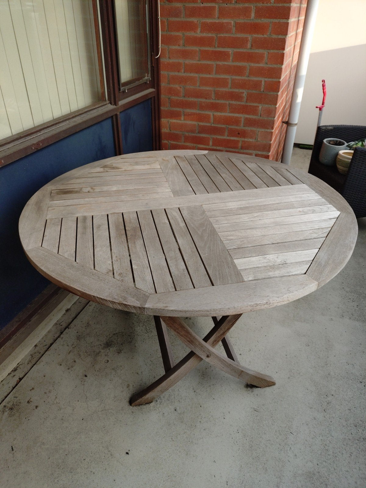 Inklapbare ronde teak houten tuintafel., Tuin en Terras, Tuintafels, Ophalen, Gebruikt, Rond, Teakhout