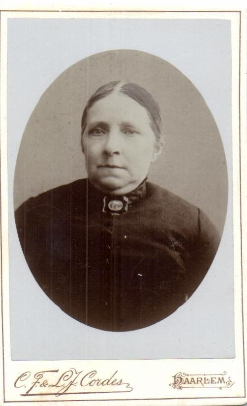 CDV - C. F & L.J. Cordes - Haarlem - Jurk met halsketting, Gebruikt, Verzenden, Foto, Klederdracht