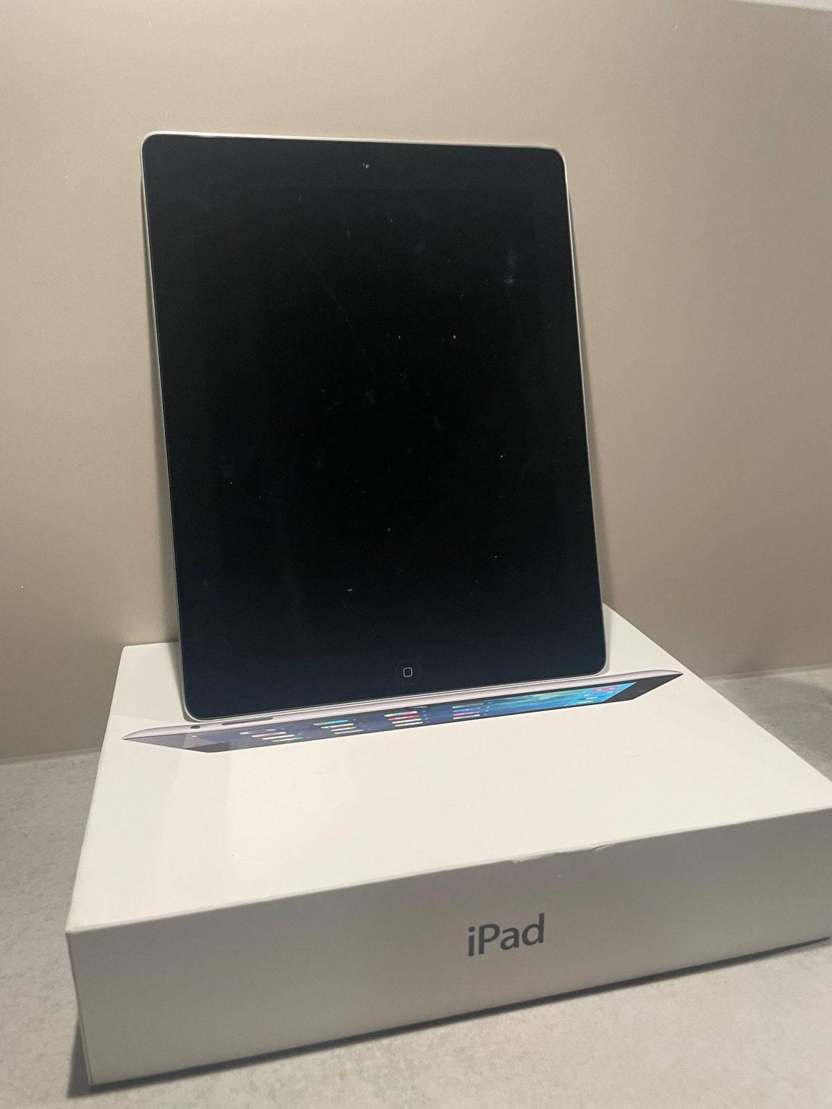 Apple iPad 2 (2011) met doos, Computers en Software, Apple iPads, Gebruikt, Apple iPad, Wi-Fi, 10 inch, 32 GB, Ophalen of Verzenden