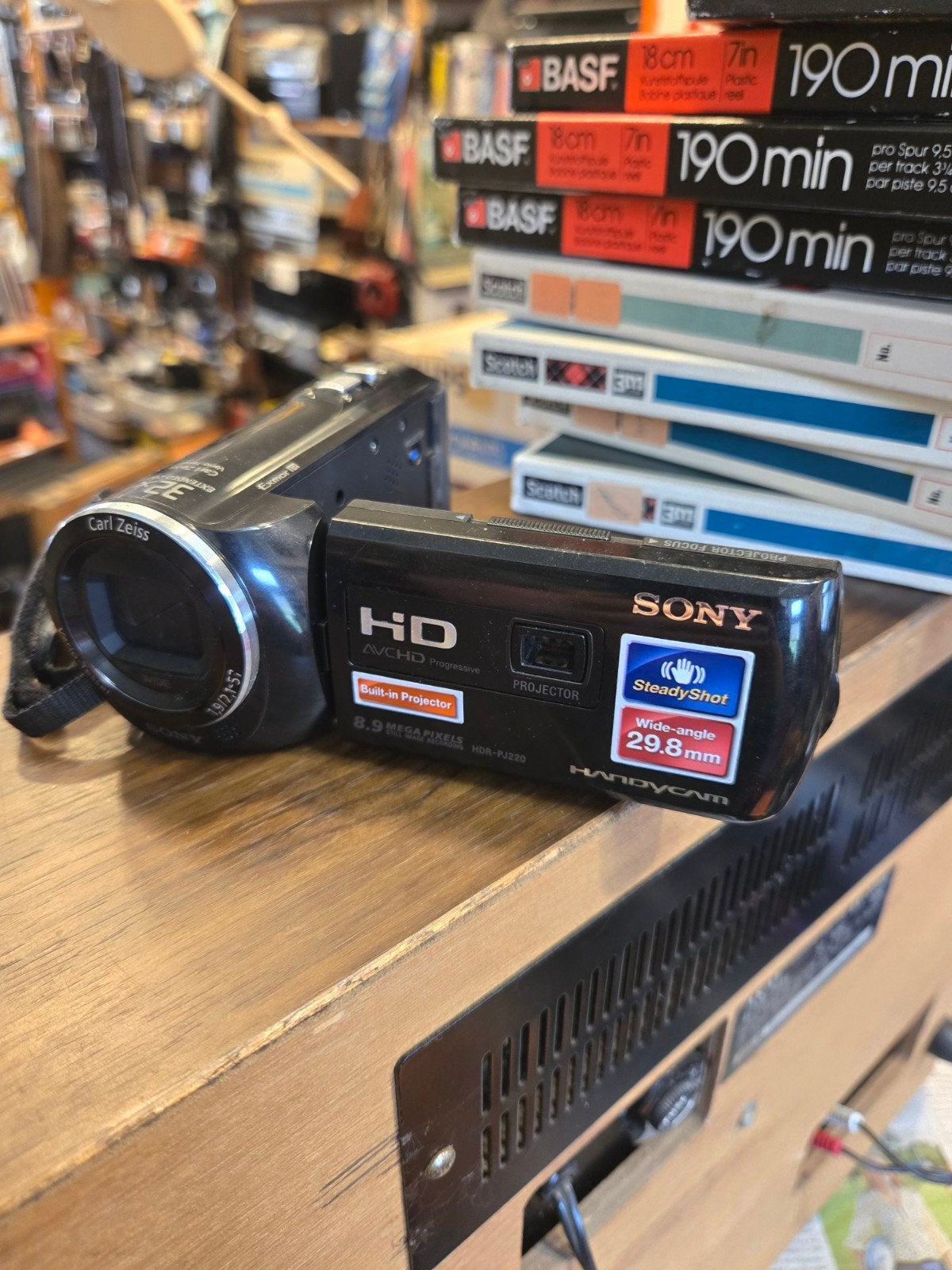 Sony hdr-pj220 handycam met beamer aanboord, Ophalen of Verzenden, Sony, 20x of meer