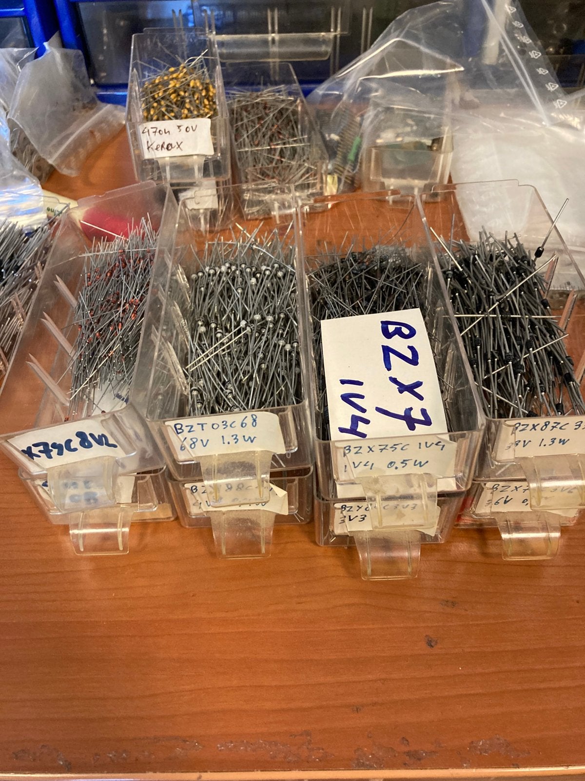 Zenerdiodes per stuk, Hobby en Vrije tijd, Elektronica-componenten, Ophalen of Verzenden, Zo goed als nieuw