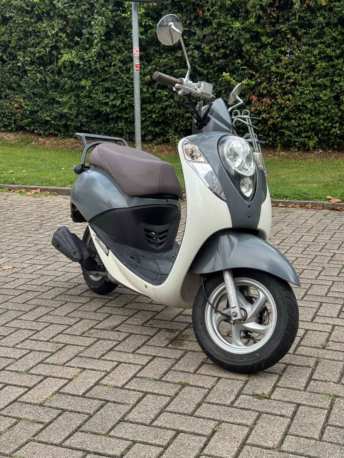 Sym Mio 50cc Snor Scooter - Grijs/Wit, Ophalen, Gebruikt, SYM, Benzine
