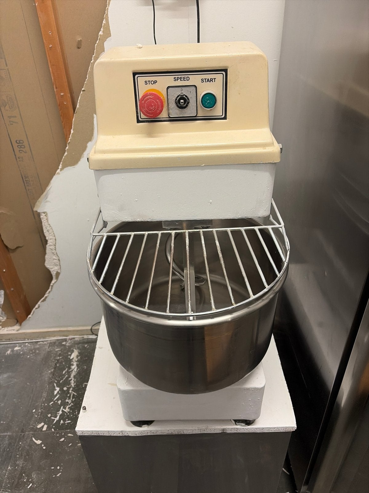 Professionele Spiraalkneder voor Bakkerij en Horeca, Ophalen, Gebruikt
