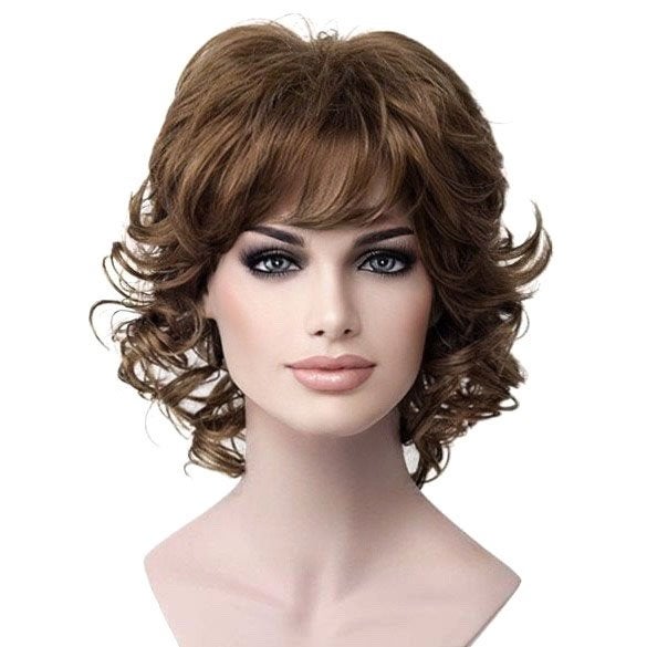 Moderne pruik kort krullend haar lichtbruin as-blond kleur 1, Ophalen of Verzenden, Nieuw, Pruik of Haarverlenging