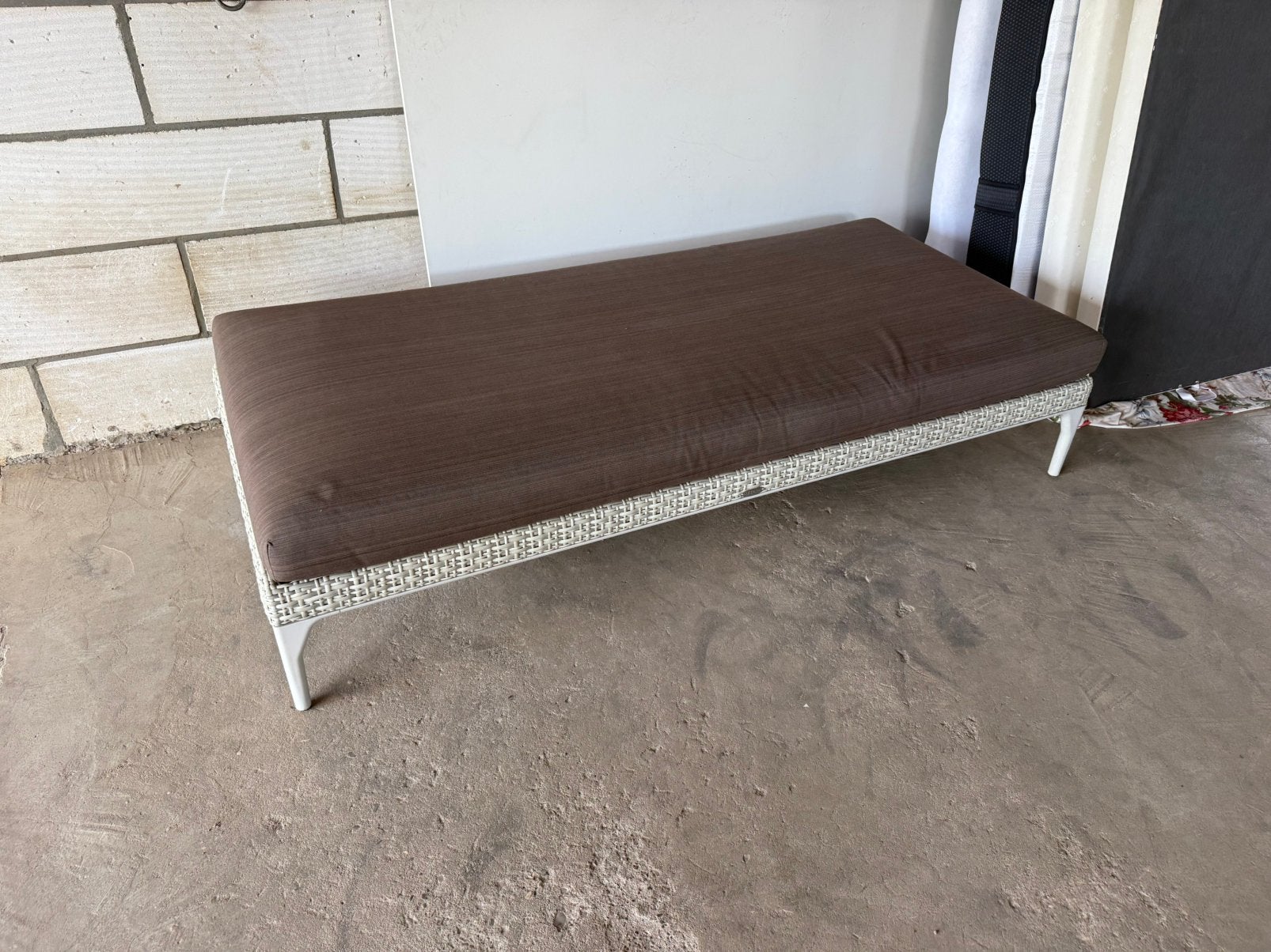 Dedon Mu ligbed en twee Dedon Mu salontafels, Ophalen of Verzenden, Zo goed als nieuw