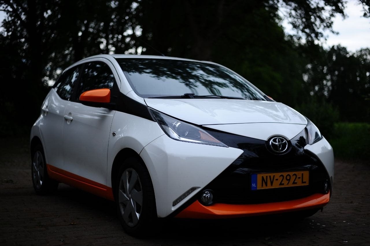 Nette en zeer luxe uitgevoerde Toyota Aygo (2017), Auto's, Toyota, Aygo, Benzine, Handgeschakeld, Wit, Zwart, Stof, Ophalen