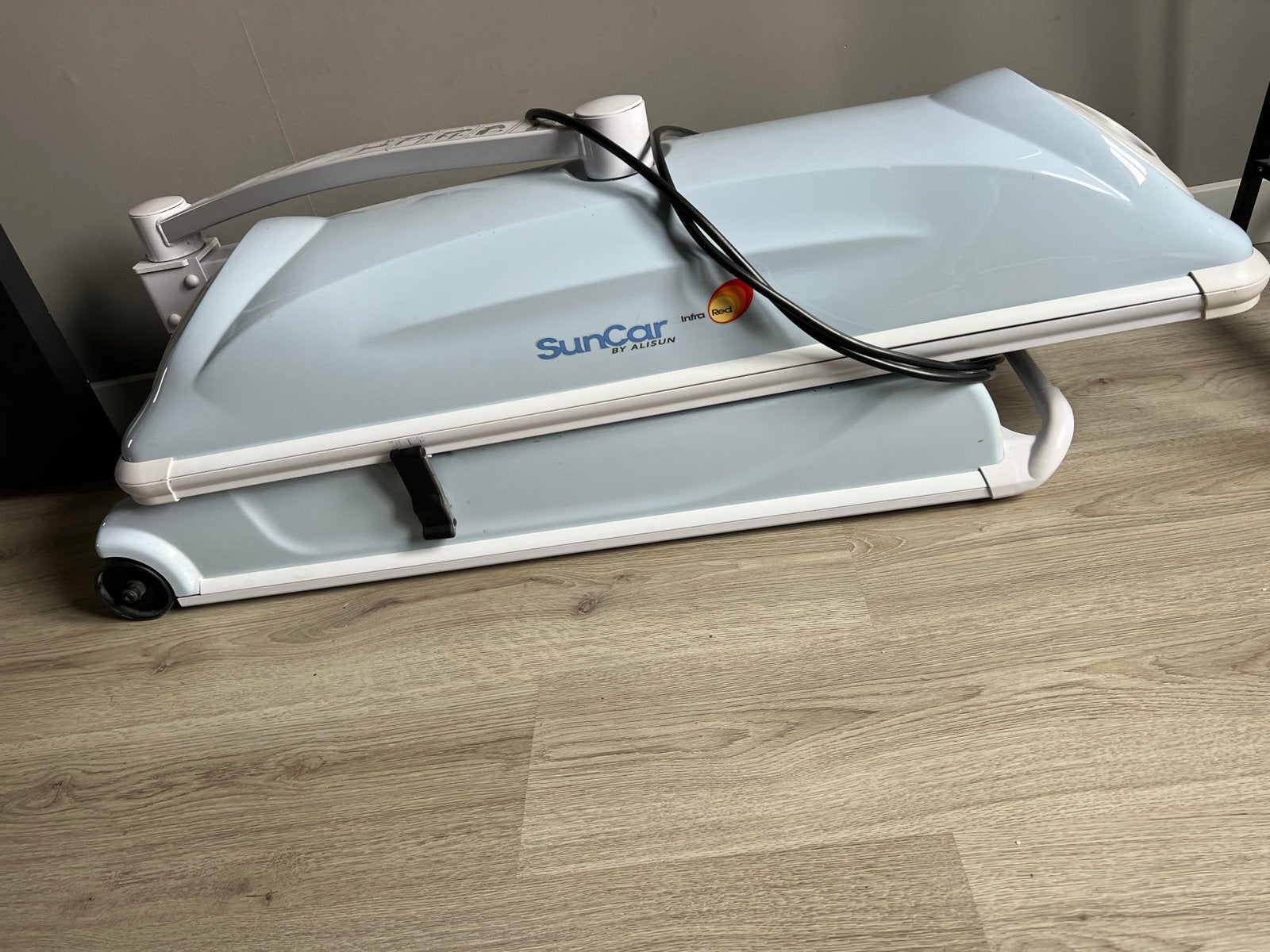 SunCar by Alisun Infra Red Zonnebank - Zo goed als nieuw, Witgoed en Apparatuur, Ophalen of Verzenden, Zo goed als nieuw, Zonnebank enkelzijdig