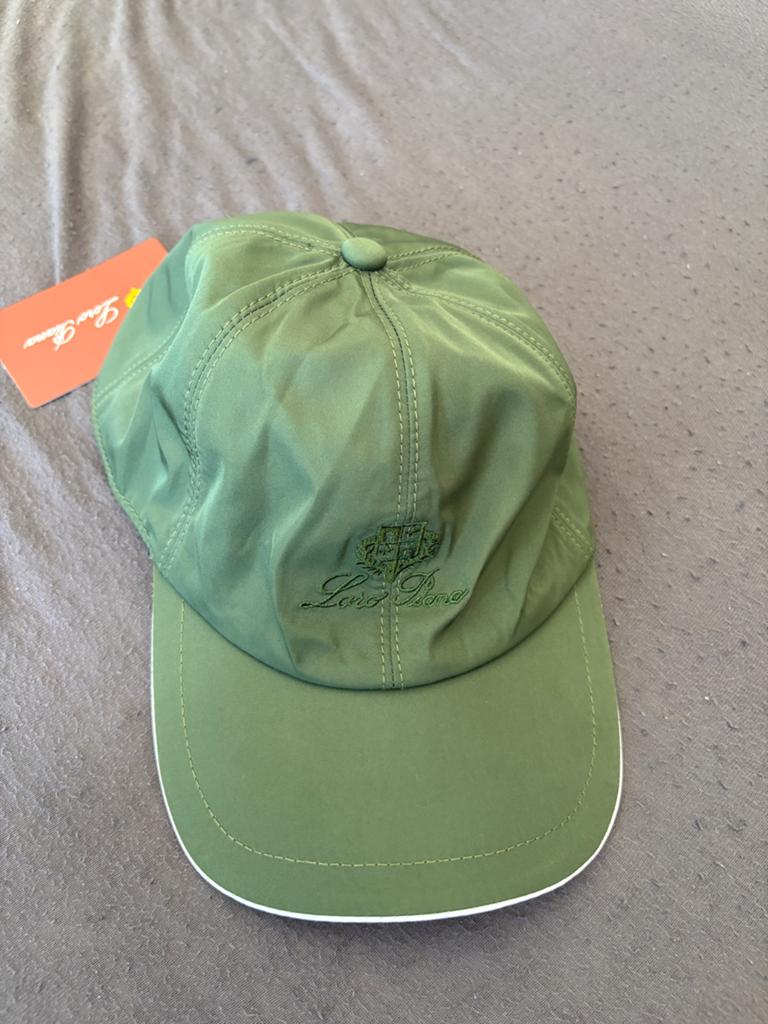 Loro Piana Pet in unieke kleur - Nieuw met kaartjes, Kleding | Dames, Hoeden en Petten, Ophalen of Verzenden, Nieuw, One size fits all