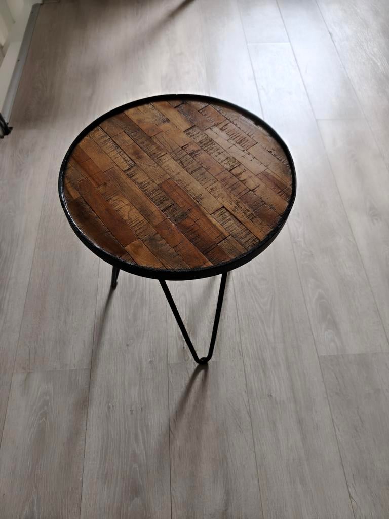 Ronde bijzettafel (2 stuks) met houten blad en metalen poten, Huis en Inrichting, Ophalen, Minder dan 45 cm, Minder dan 55 cm
