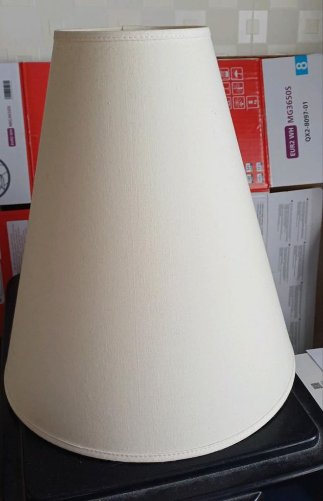 Goede crème taps toelopende ronde lampenkap,  35 cm hoog, Gebruikt, 25 tot 50 cm, Rond, Ophalen of Verzenden