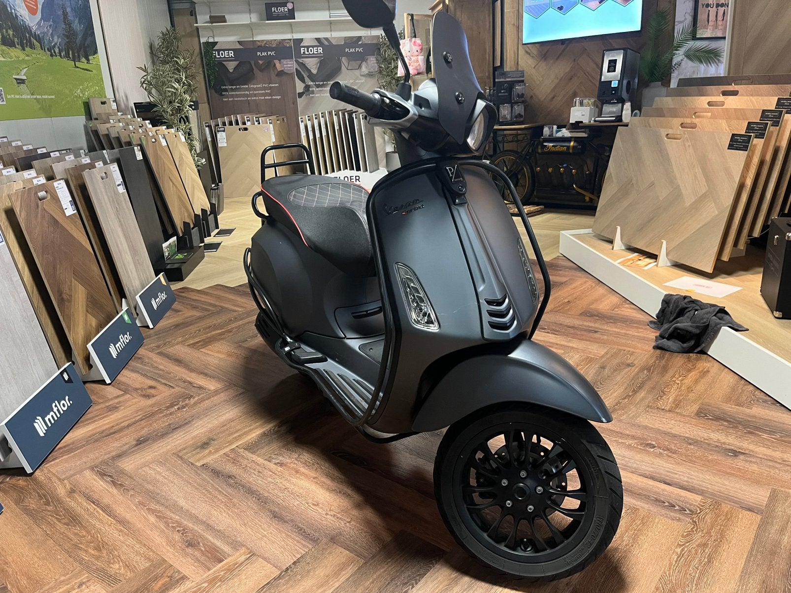Vespa Sprint Mat Grijs, Fietsen en Brommers, Scooters | Vespa, Ophalen, Gebruikt, Maximaal 45 km/u, Vespa S