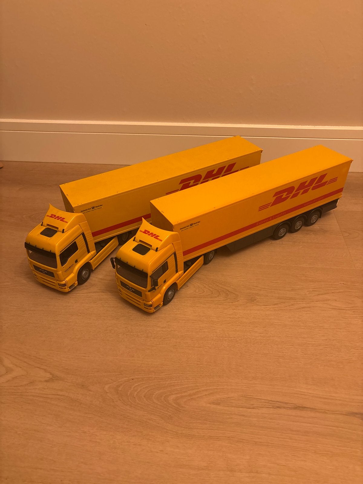 2x MAN TGA DHL Vrachtwagen met Trailer (2 stuks), Ophalen of Verzenden, Zo goed als nieuw, Bus of Vrachtwagen, Overige merken