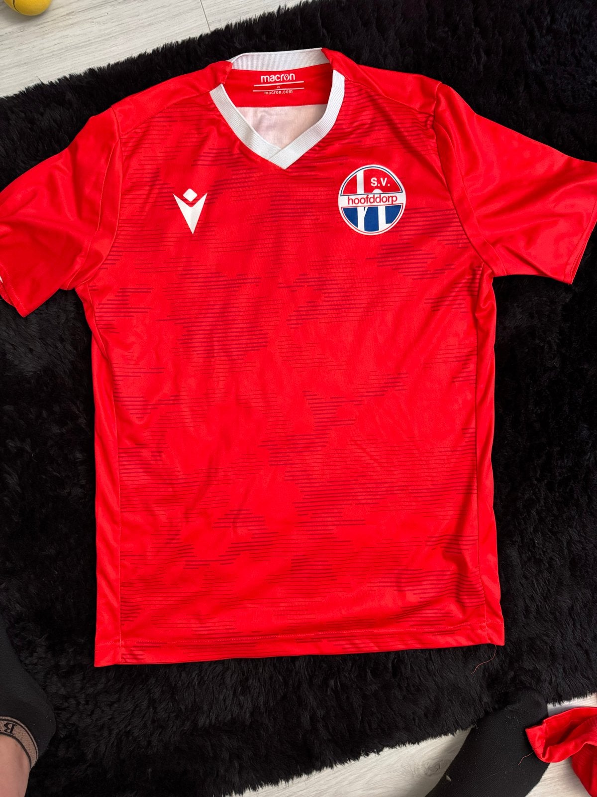 Rood Macron SV Hoofddorp Voetbalshirt Maat XS, Sport en Fitness, Ophalen, Zo goed als nieuw