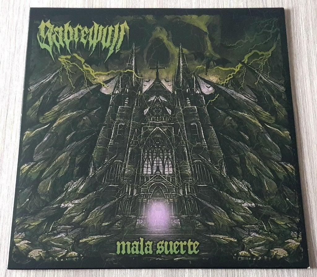 LP Sabrewulf - Mala Suerte [Death Metal], Beschermende buitenhoes, Ophalen of Verzenden, Zo goed als nieuw, Death metal