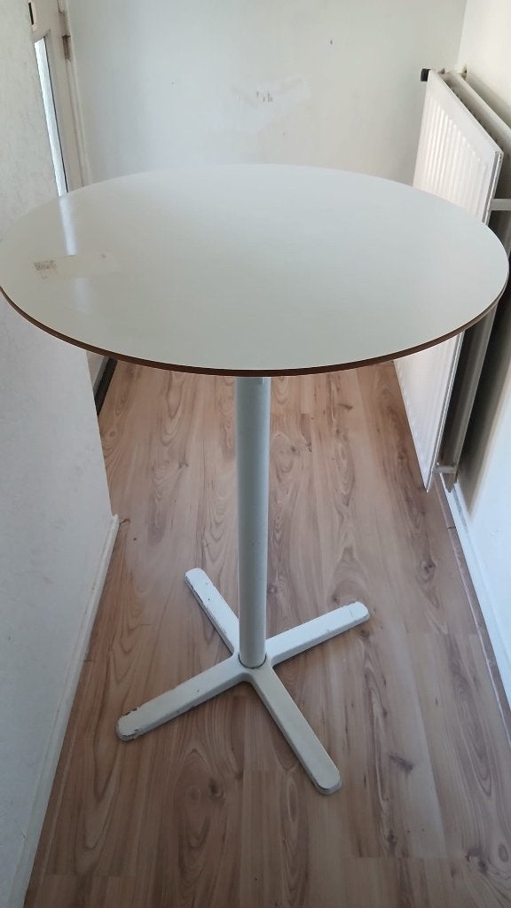 Witte ronde statafel, Huis en Inrichting, Ophalen, Overige materialen, Modern en functioneel, Gebruikt