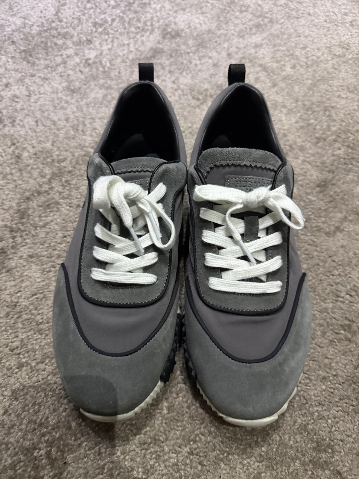 Hermes sneakers grijs maat 45 - Gloednieuw, Ophalen of Verzenden, Nieuw, Overige kleuren, Sneakers of Gympen