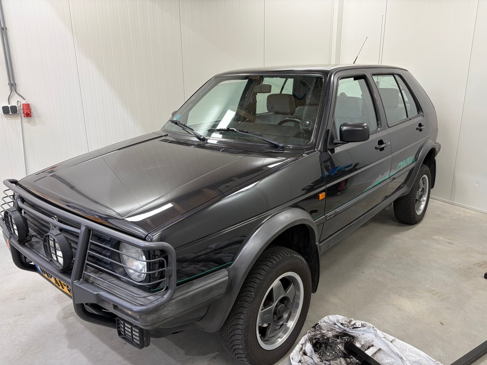 Volkswagen Golf 1.8 CL Country Syncro 72KW U9 1991 Zwart, Stof, 40 €/maand, 4 cilinders, Zwart